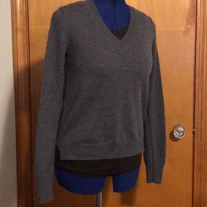 Gray v neck cashmere sweater
